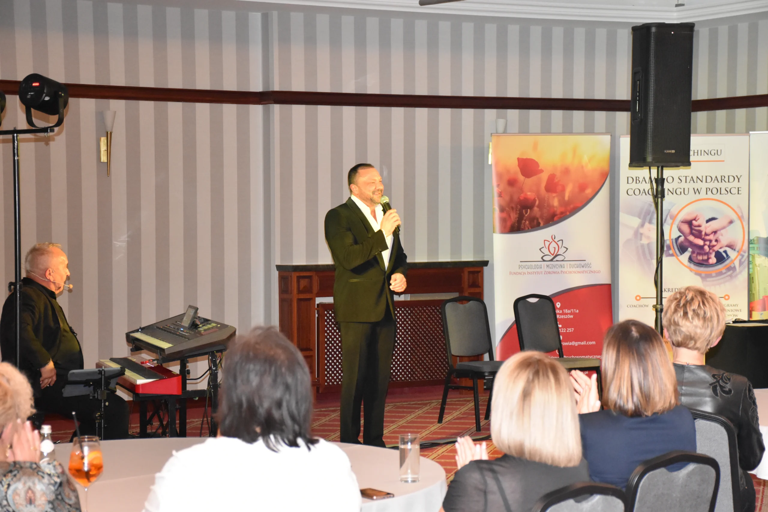 Mirosław Niewiadomski recital pt.: „Historie miłosne”